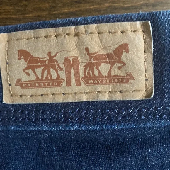 Levi’s Dark Denim Mid Rise Shorts sz 4 - Picture 5 of 6